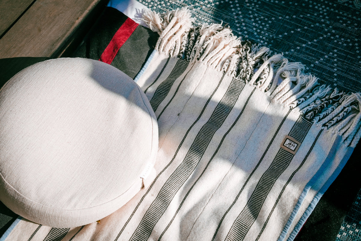 Samaya Wheat Deluxe Round Cushion